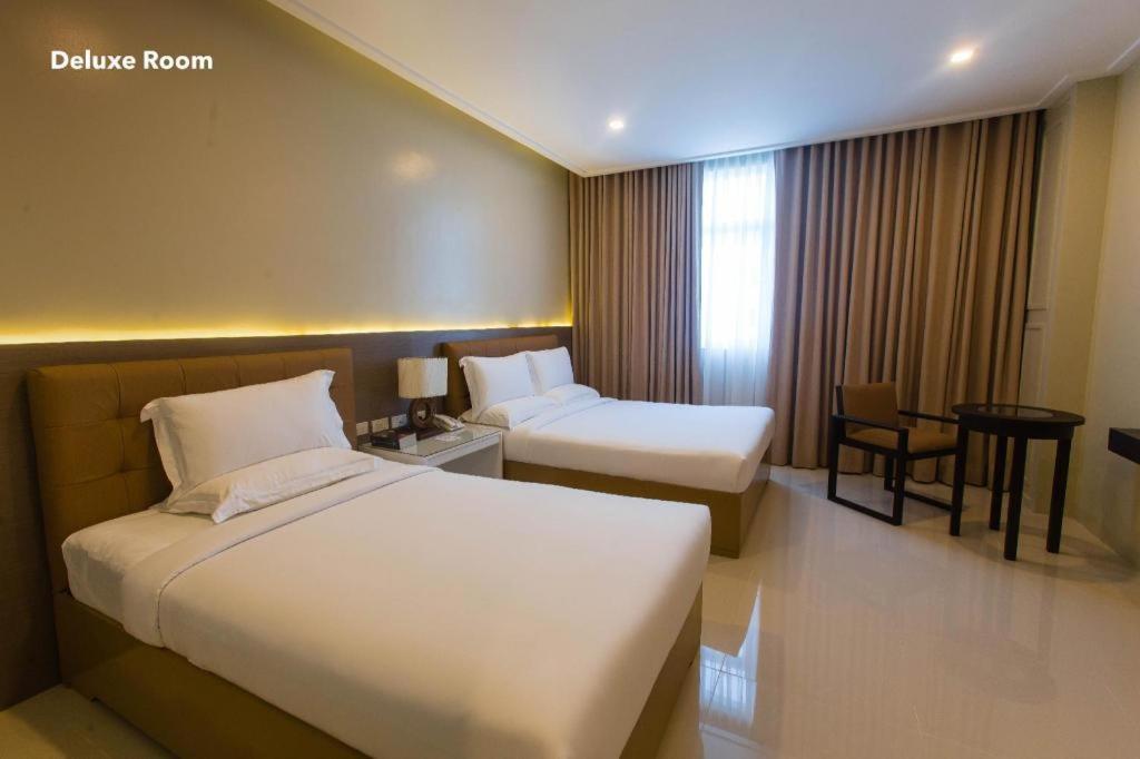 Iloilo Gateway Hotel And Suites Pavia Exterior photo