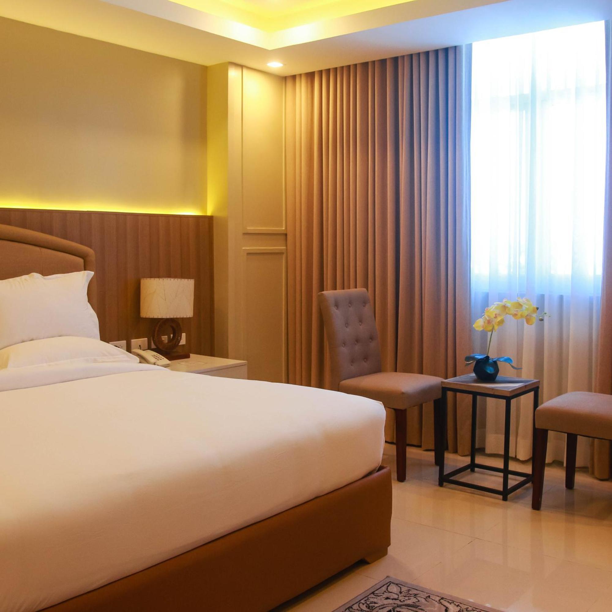Iloilo Gateway Hotel And Suites Pavia Exterior photo