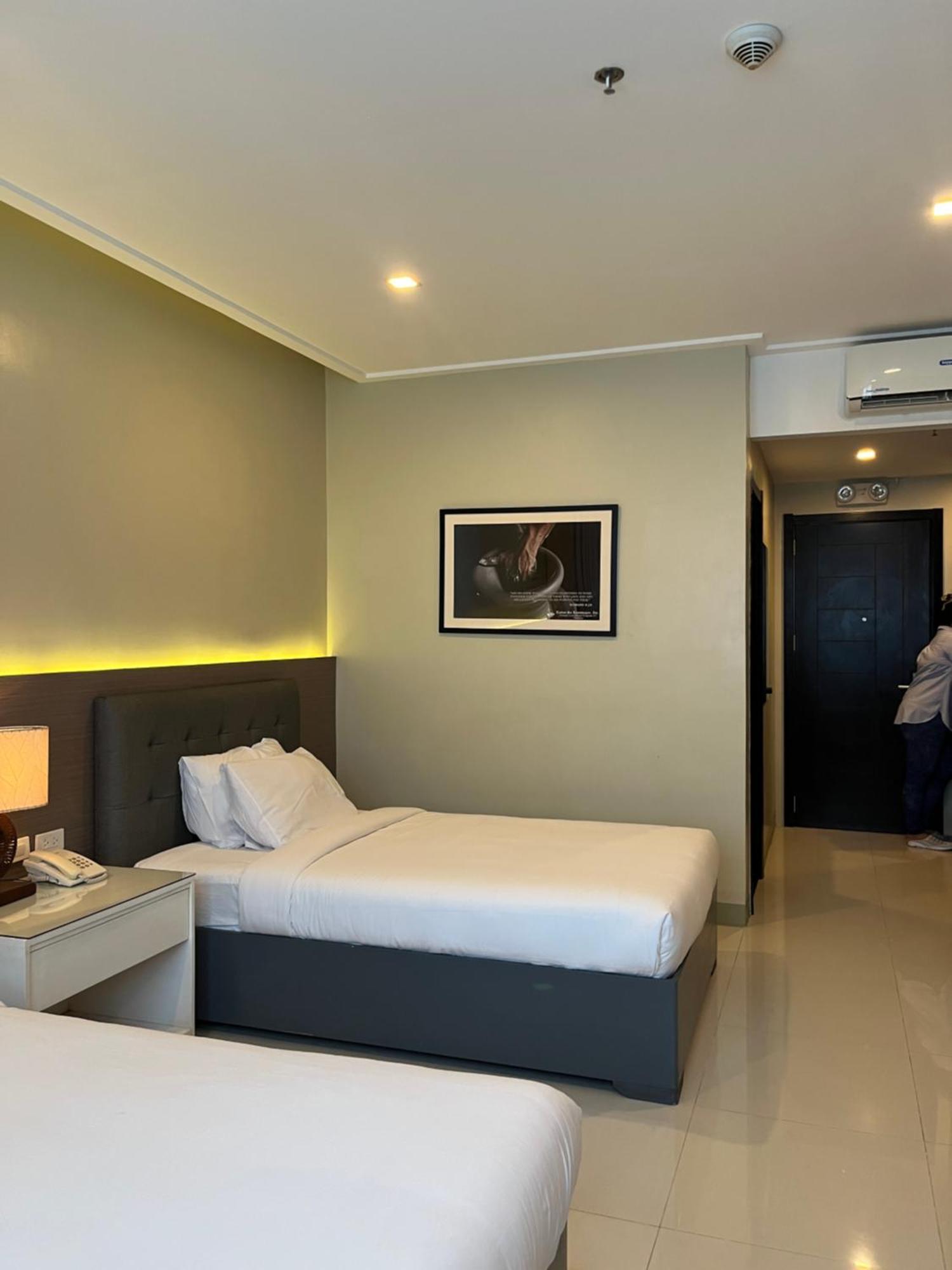 Iloilo Gateway Hotel And Suites Pavia Exterior photo