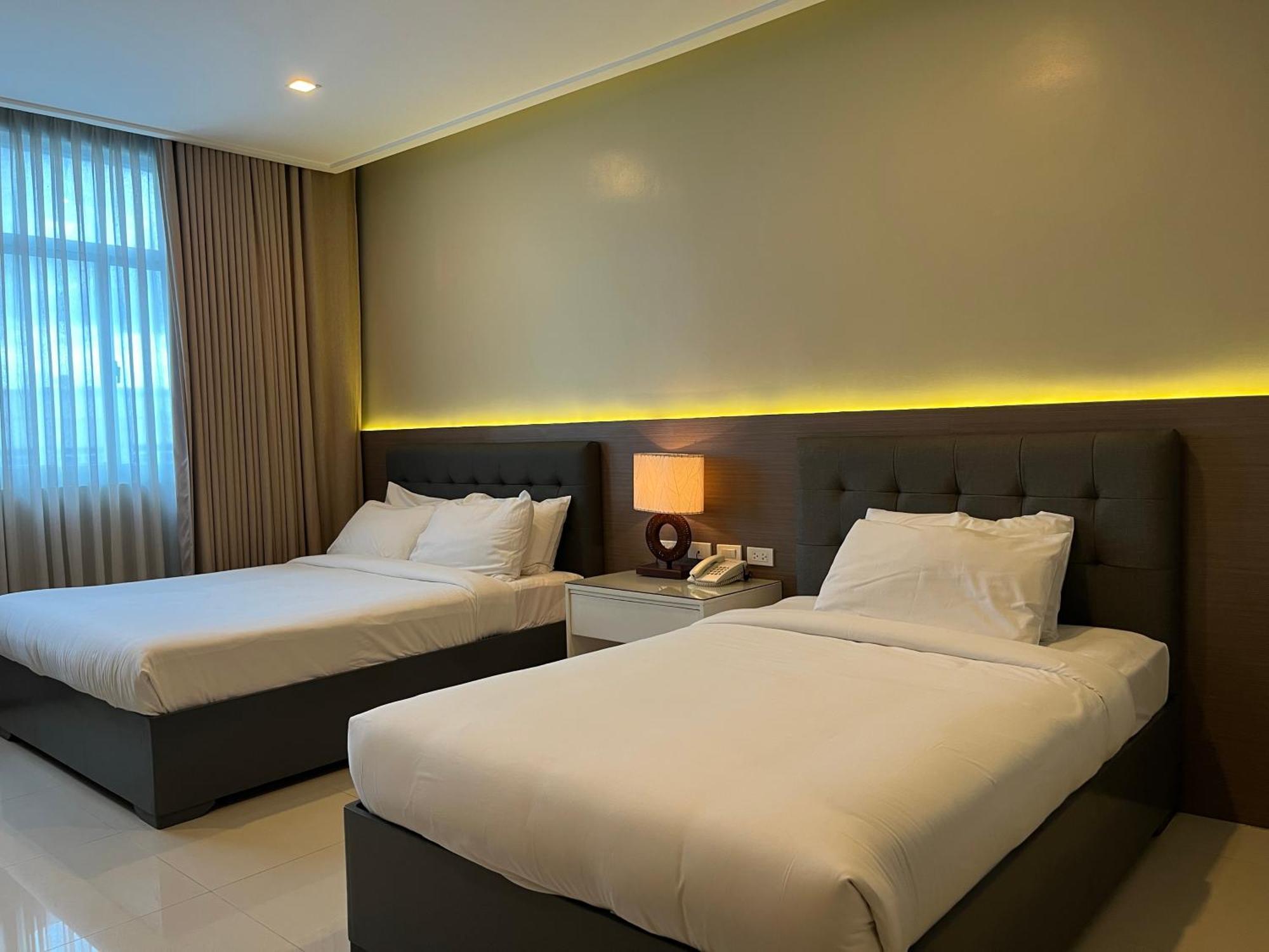 Iloilo Gateway Hotel And Suites Pavia Exterior photo