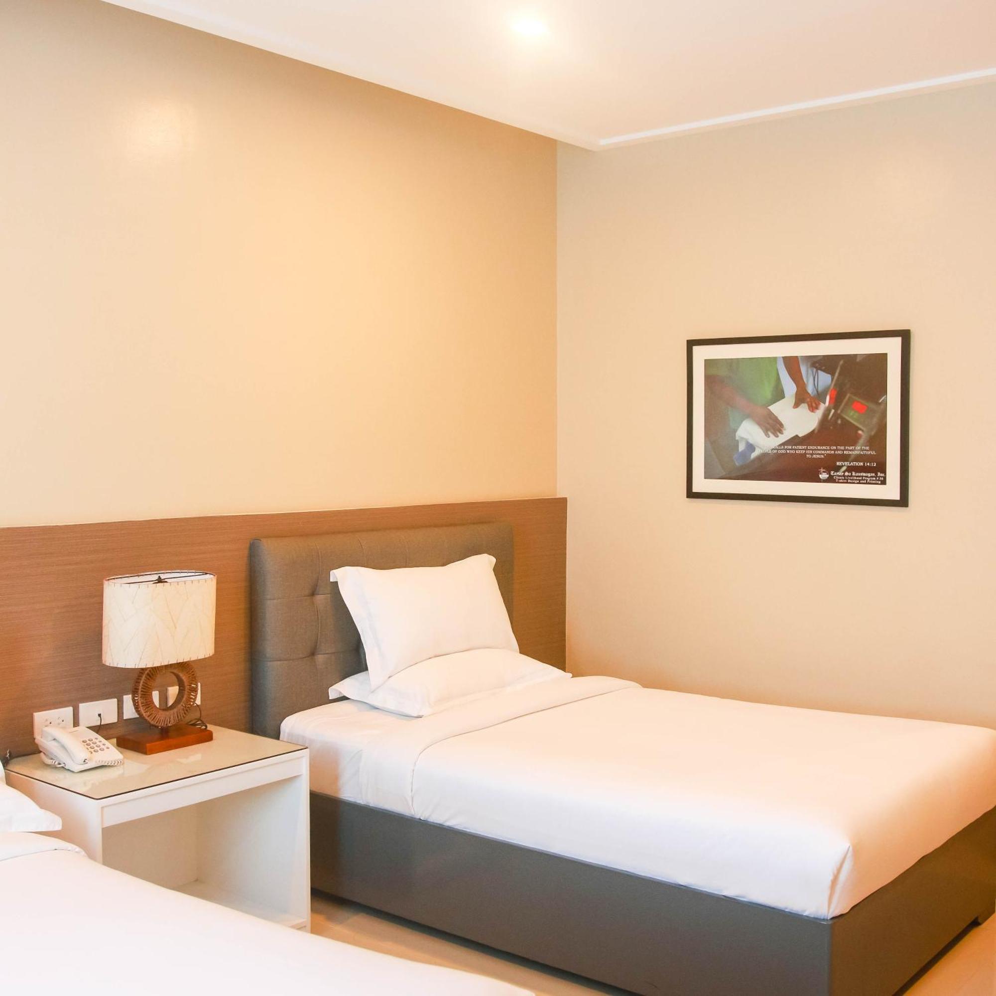 Iloilo Gateway Hotel And Suites Pavia Exterior photo