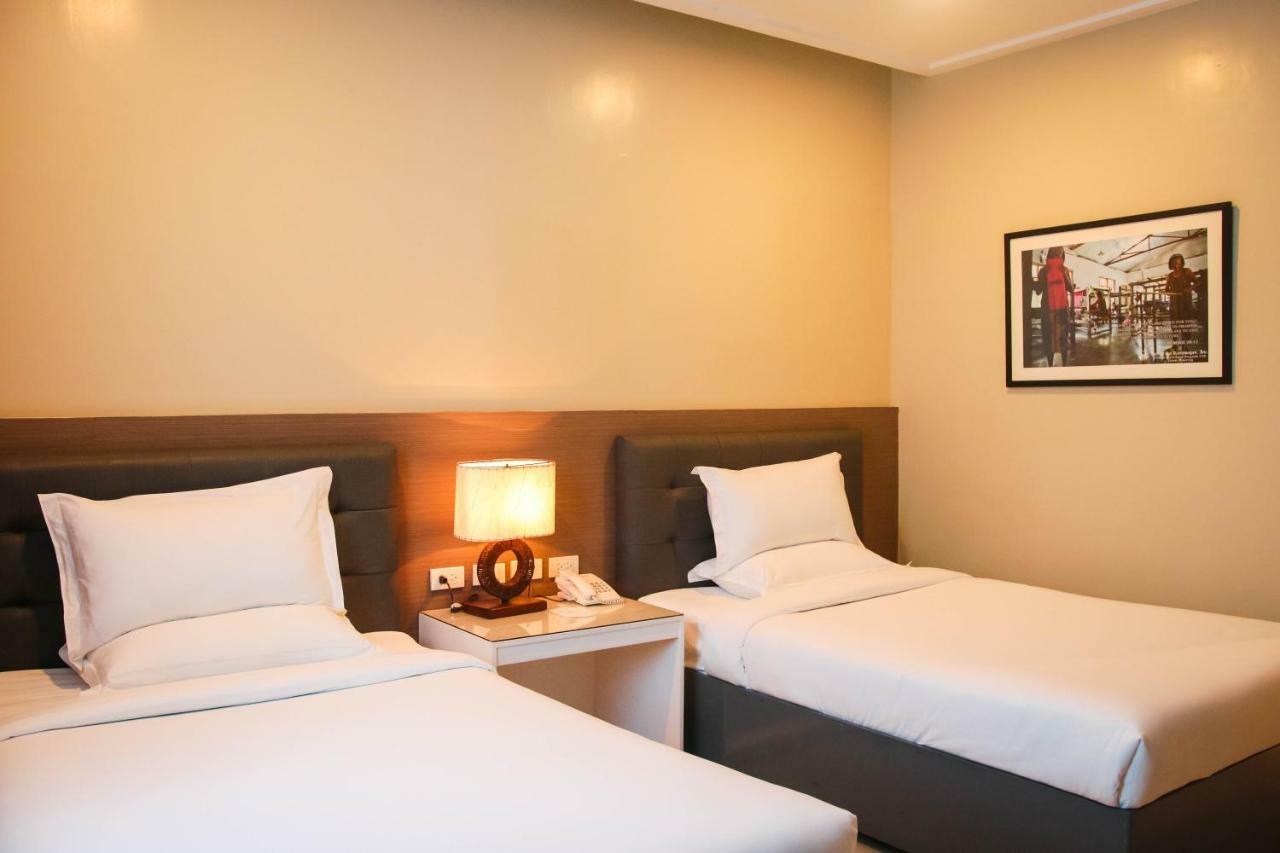 Iloilo Gateway Hotel And Suites Pavia Exterior photo